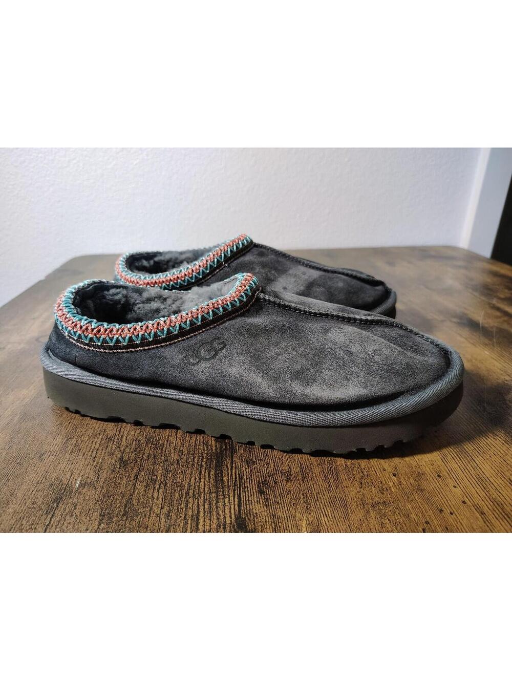 Ugg Slipers Gray Womens Ugg Narrow Sz 9